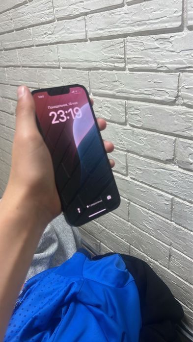 Продам айфон 13 без ремонта