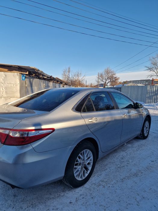 Машина Toyota Camry 55