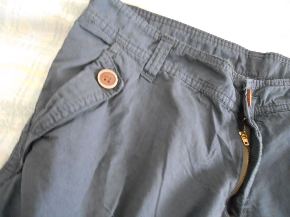 Продавам мъжки къси панталони: леки и удобни, подходящи за летния сезо