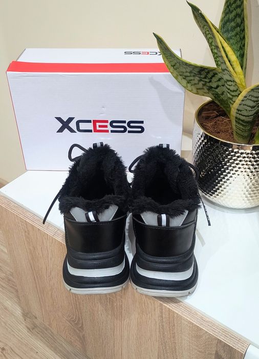 Черни зимни светлоотразителни маратонки с пух на платформа обувки