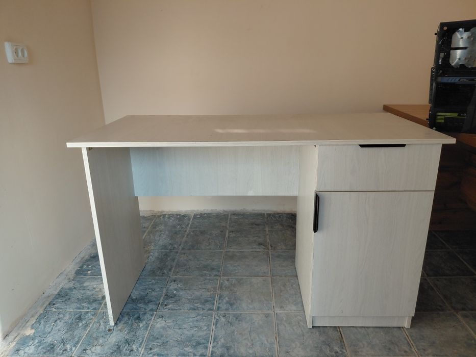 Стол, кресло сатылады