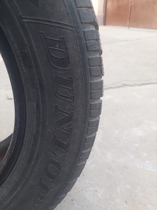 Шины зимние R17 235/65/17 Dunlop