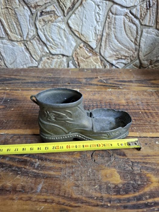 Метална обувка пепелник