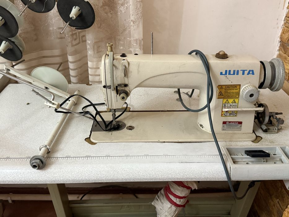 Juitta tikuv mashinasi averlogi bn sotiladi ( kop ishlatilmagan)