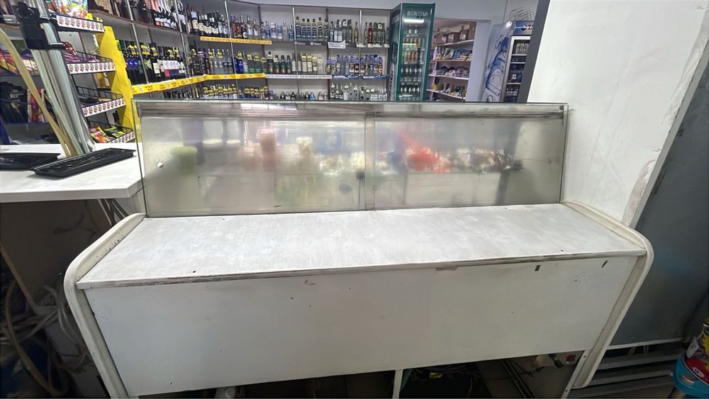 Продам витринный холодильник
