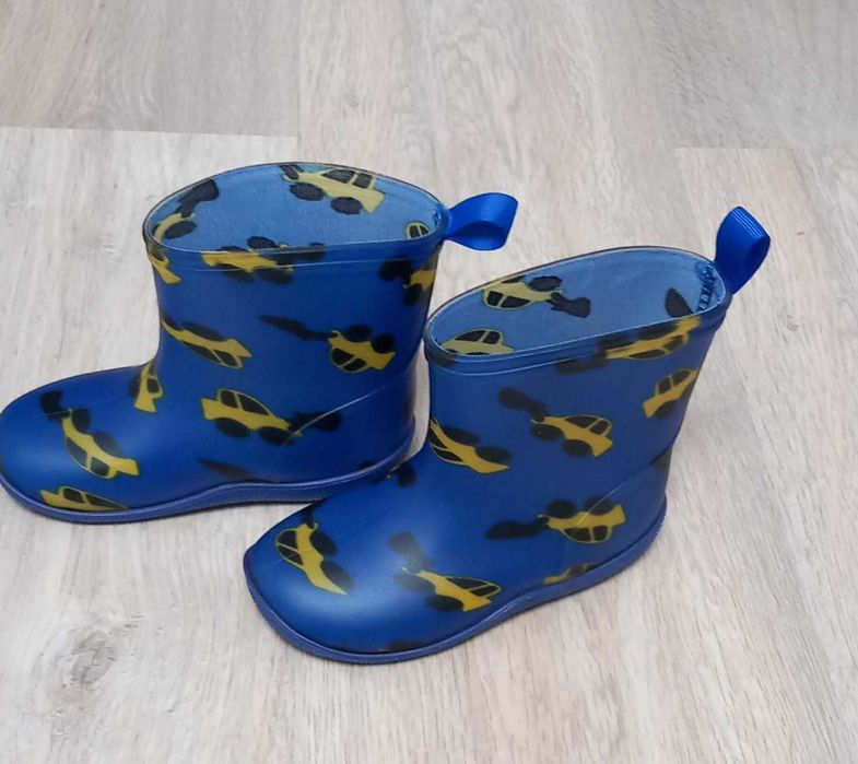 Cizmulite din cauciuc, marimea 22-23, 24-25, aproape noi