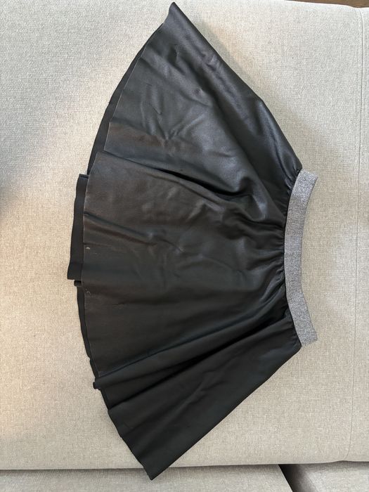 Кожена пола Benetton, 150см., 10-11 г.