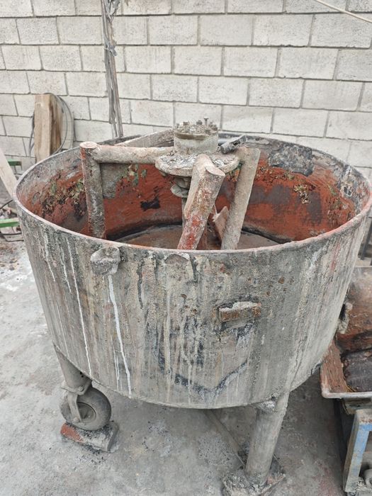 Срочно продам пресса, бетона мишалка, колунь, котел паровой, и многое!