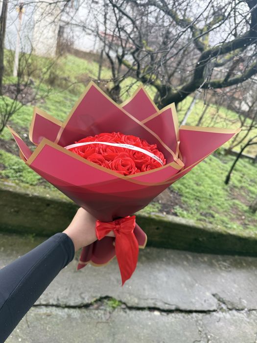 Ръчно изработен вечен букет от сатенену рози