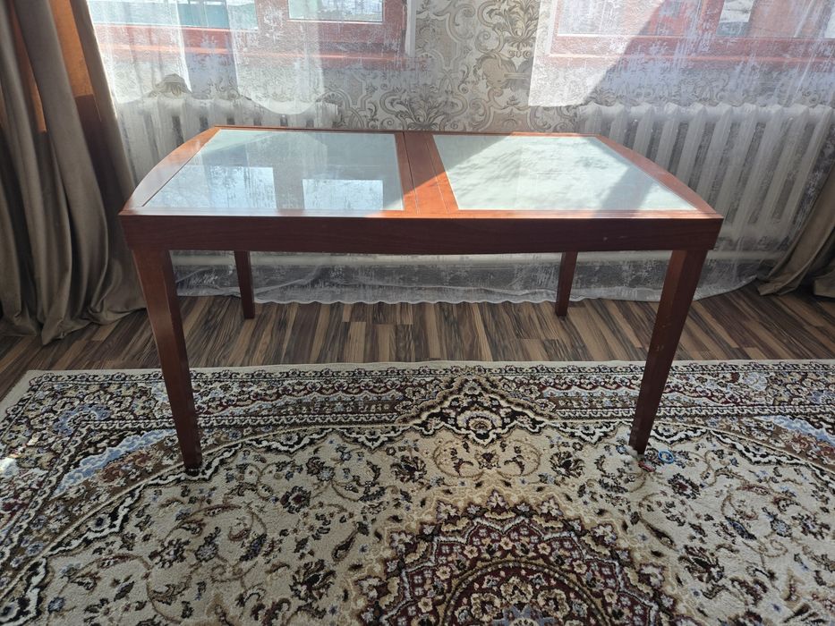 Стол в хорошем состоянии