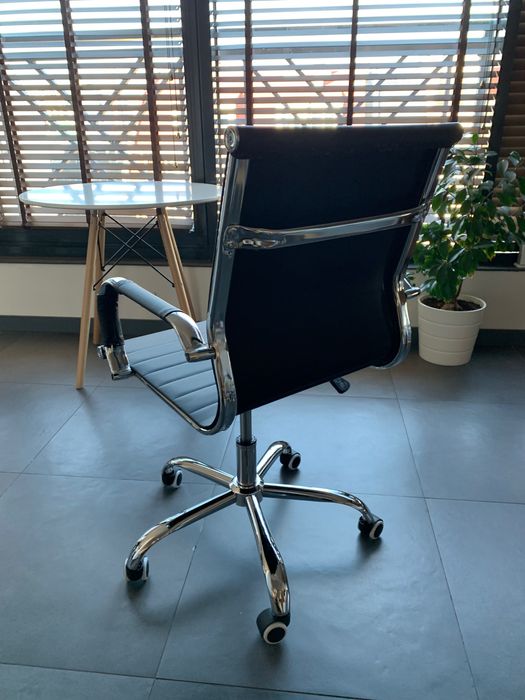 Офис Стол Tiffany - мостри - 24м гаранция