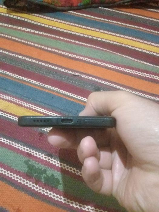 Poco f5 5G 12/256 srochni