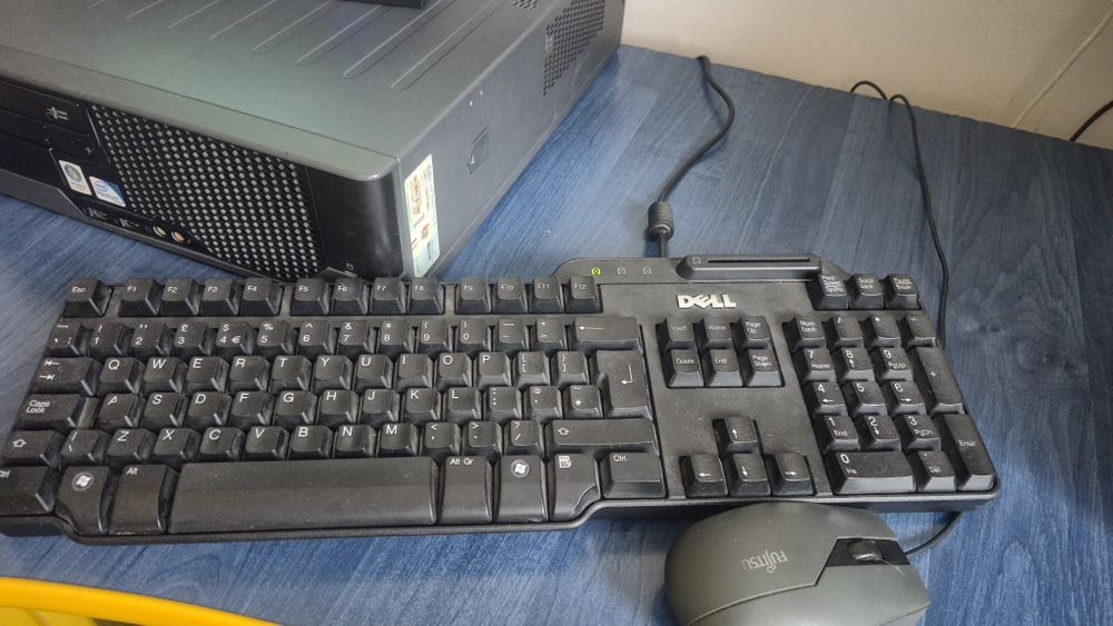 PC Complet Fujitsu (Monitor + Unitate + Periferice) | SSD 250GB + HDD