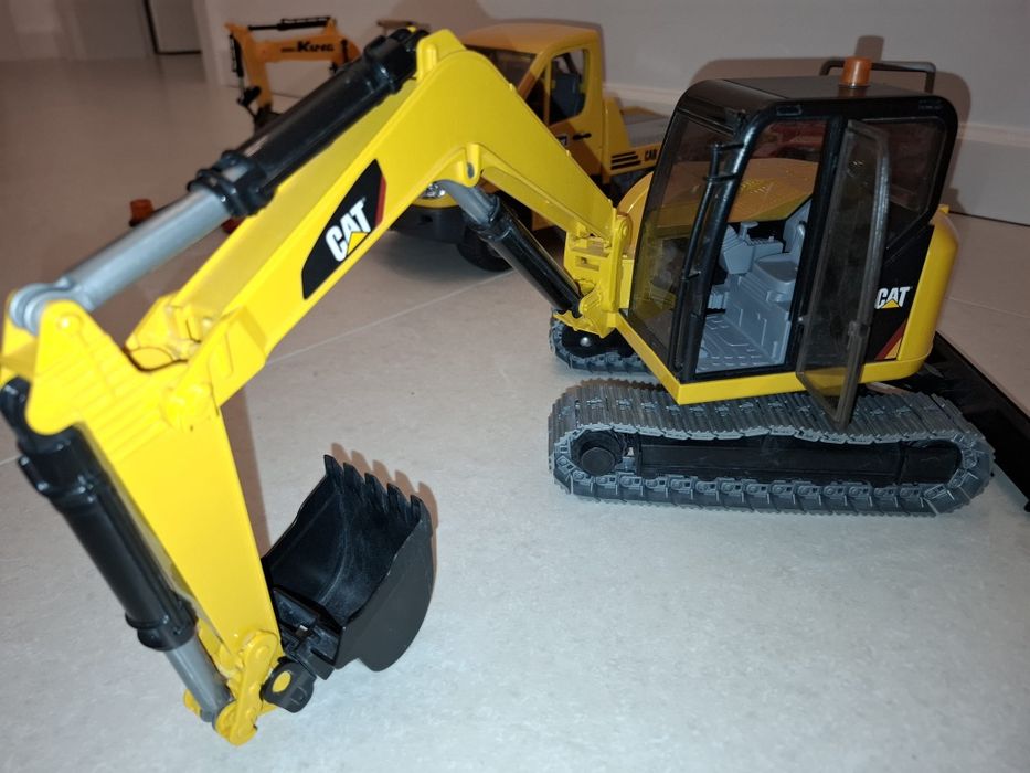 Vand bruder excavator