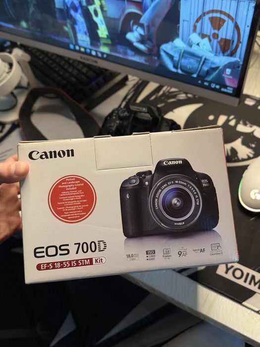 Canon EOS 700D + EF-S 18–55mm IS STM