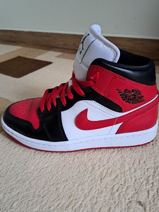NIKE Jordan 1 mid