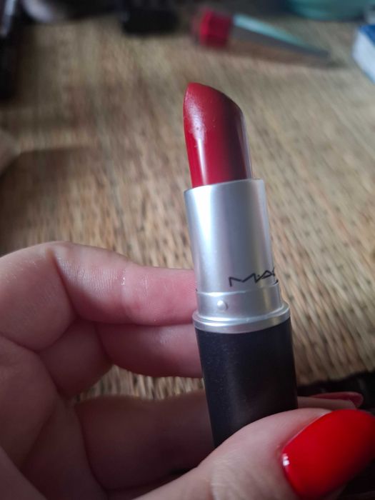 Червила MAC, Lancome, Estee Lauder, Fenty