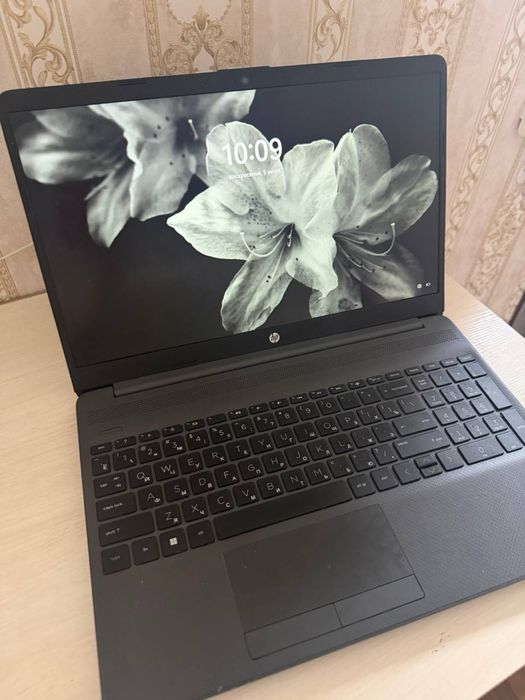 Notebook sotiladi