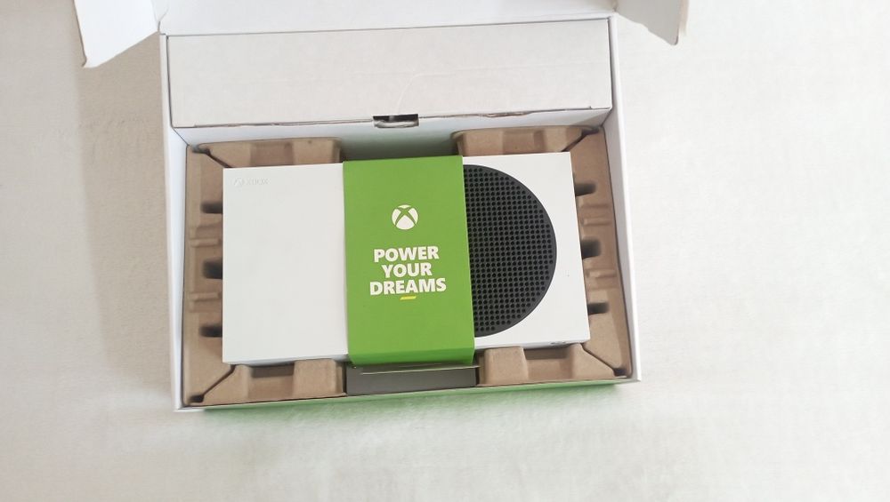 Продам кансол xbox series s