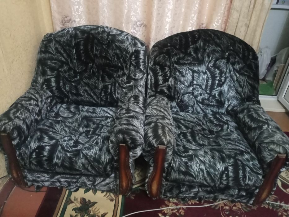 Кресла . Два кресла.