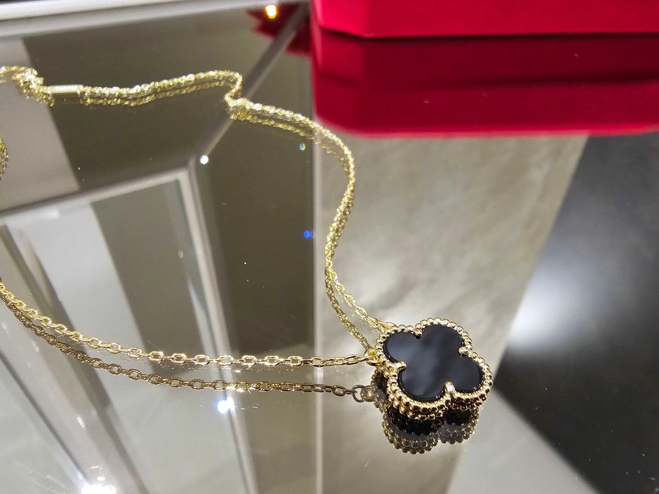 Van Cleef & Arpels VCA Gold Black Alhambra 1 Motif Clover Дамско Колие