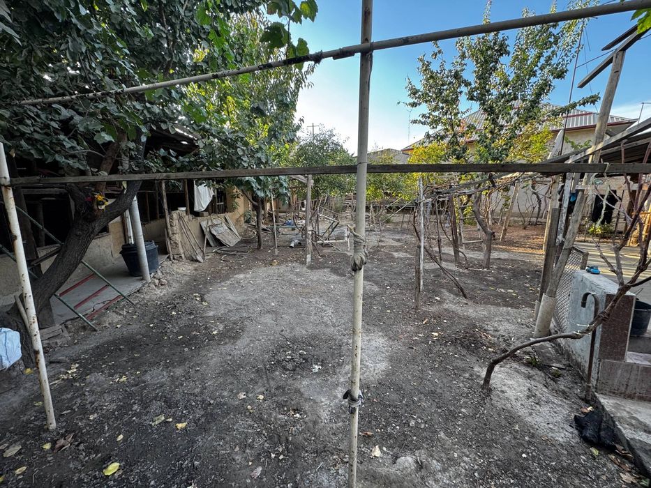 Quruvchi va Ishlab chiqarish uchun 12 sotix 22/30 m 2 taraflama ko'cha