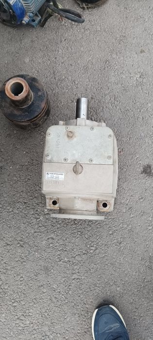 Всё что фото в наличии в складе  4 двигатель  3 фазный произ России.