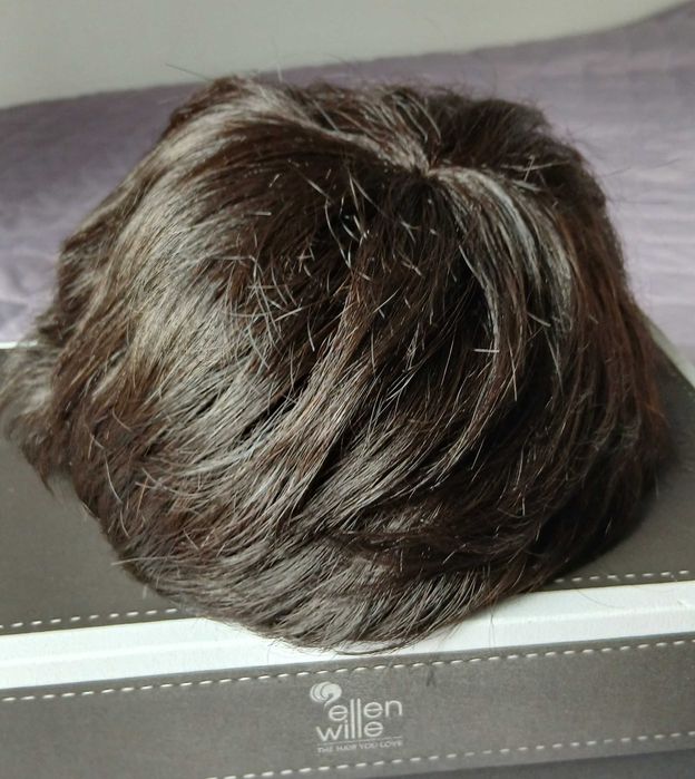 Мъжка перука, неупотребявана.