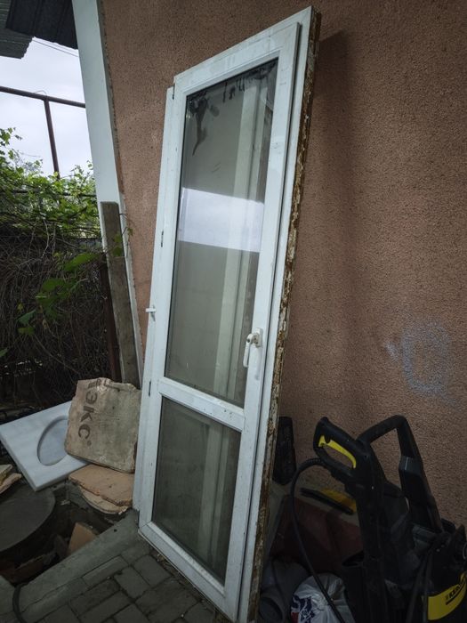 Продам двери в хорошем состоянии