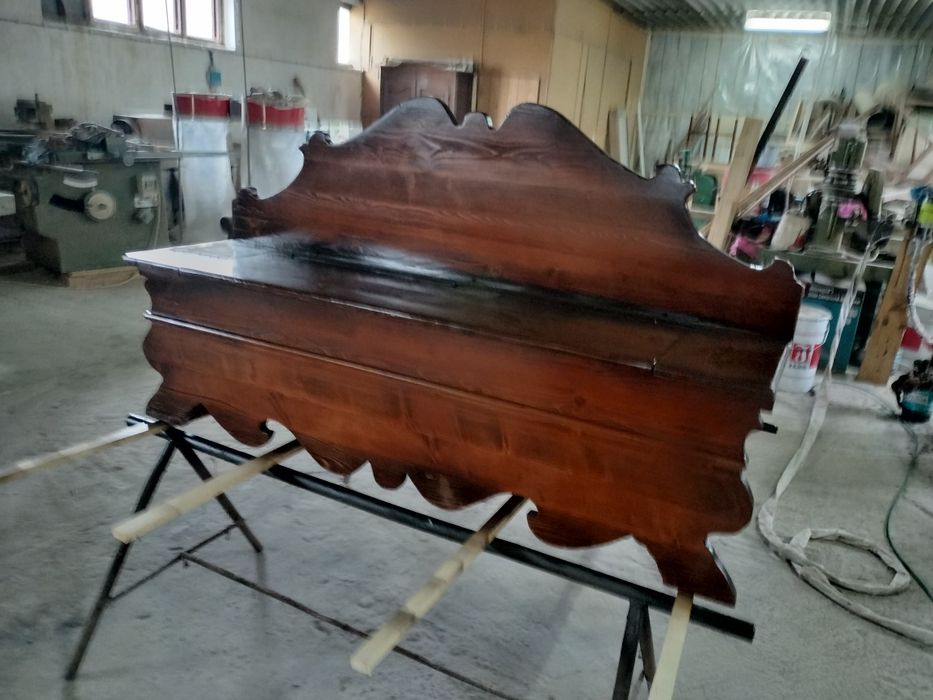 De vânzare mobila veche din lemn masiv restaurata