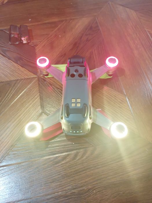 Дрон Dji Spark с дистанционно.