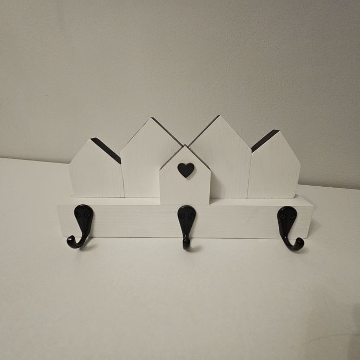 Продам ключницу новую