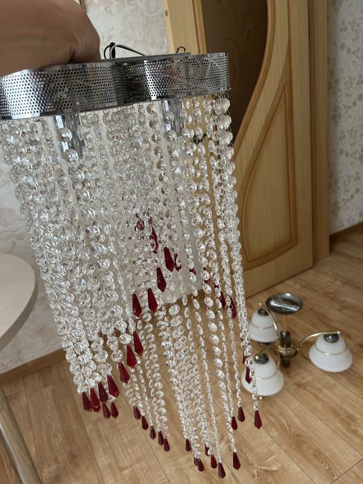 Люстра, умывальник