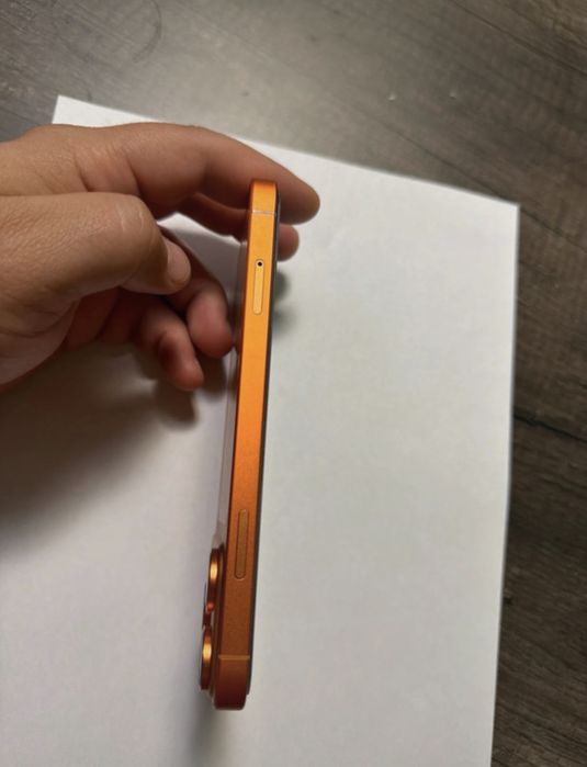 Iphone 11 transformat in iphone 17 pro sa schimbat carcasa si cateva componente