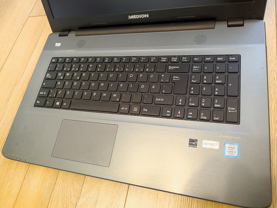 Laptop Medion Akoya i3-7167U Full HD SSD+HDD 8g Ram  17.3 " P7402 Window 10.Mentenanță PC