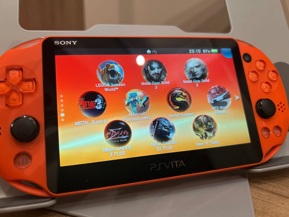 Sony PS Vita modat + jocuri