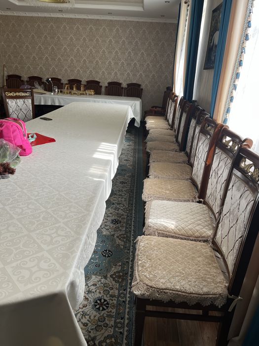 Продам стол и стулья для гостиной