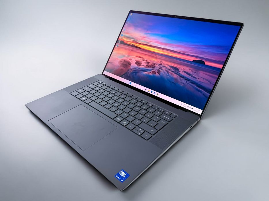 Лаптоп Dell Precision 5690 16" UHD+ Touch Intel Core Ultra 9 32GB RAM 1TB SSD RTX 3500 Ada 12GB Гаранция!