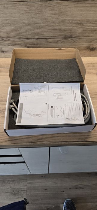 Кухненски смесител с показване на температура на водата