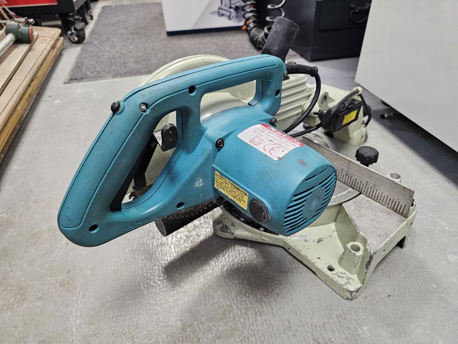 Circular culisant basculant Makita Mitre LS1011