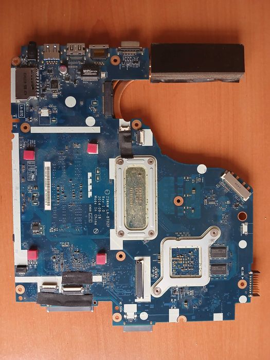 Acer E5- 572 на части, повредено дъно