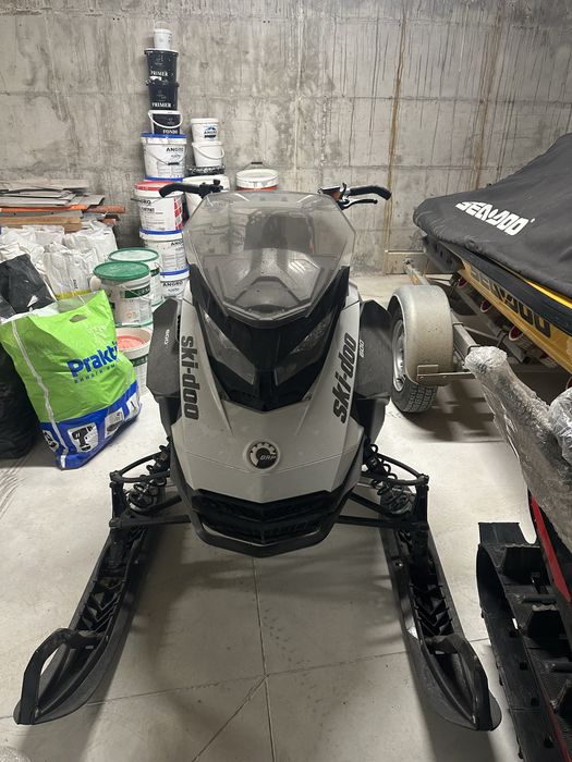 ЧИСТО НОВА ски шейна SKI DOO BLACK COUNTRY 600 EFI 2021