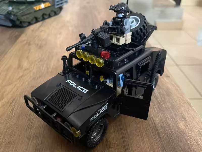 Joc constructii Hummer Police H2 tip lego 80 piese cu 1 figurina