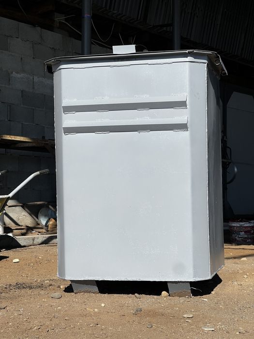 Мусорный контейнер