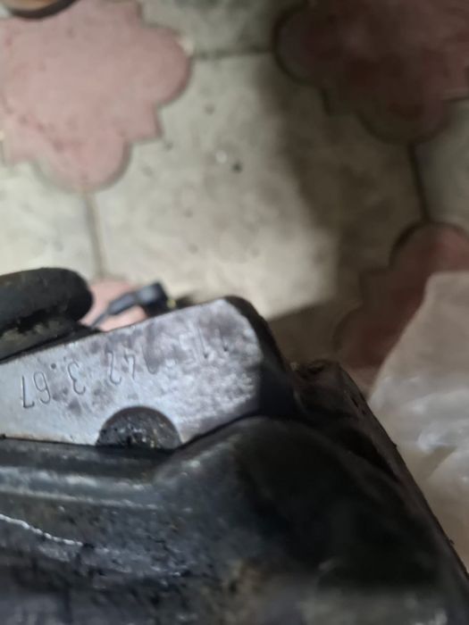 Мерседес 124  редуктор 3.67 абс есть. Асд нет