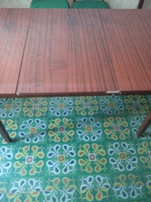 Продам полированный стол