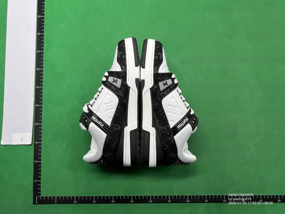 Luis Vuitton Sneakers като нови