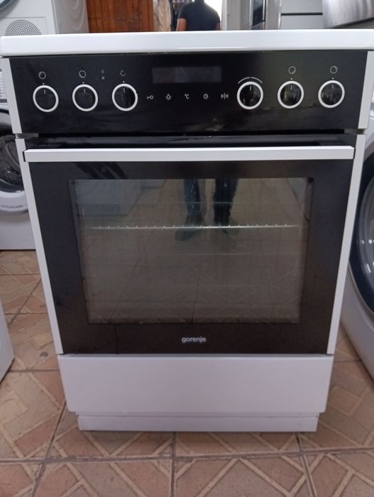 Като нова свободно стояща печка с керамичен плот Gorenje 2 години Гаранция!