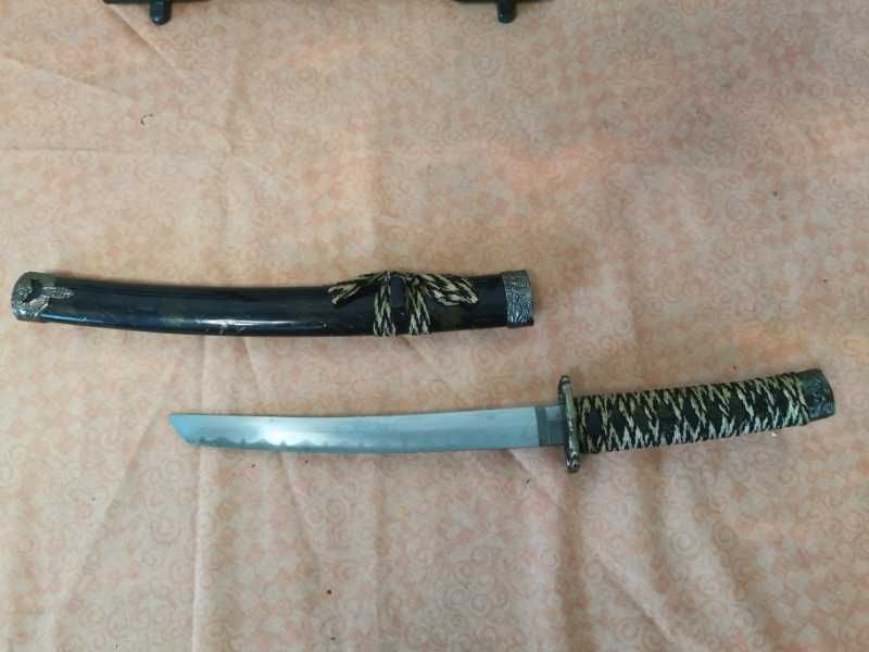 Panoplie set de 3 katane cu suport