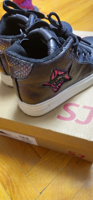 Ghete negre fetite marimea 25 !